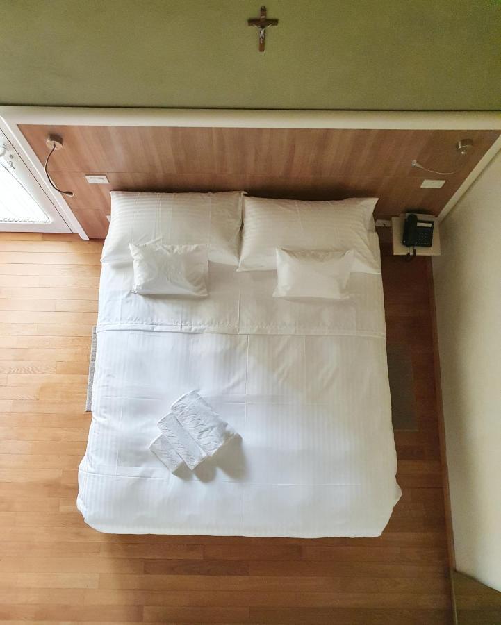 Osteria E Locanda Del Viaggiatore Russi Kültér fotó