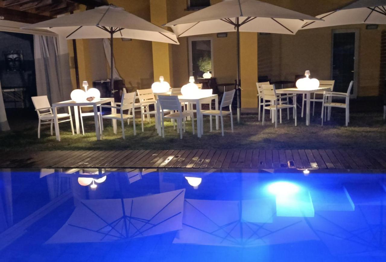 Osteria E Locanda Del Viaggiatore Russi Kültér fotó