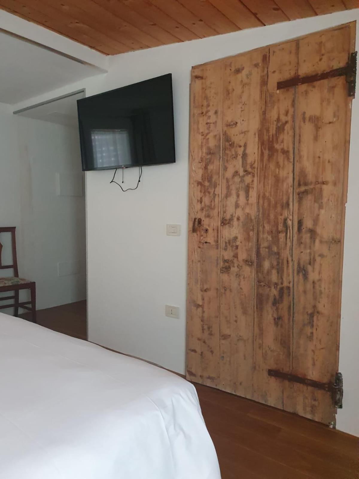 Osteria E Locanda Del Viaggiatore Russi Kültér fotó